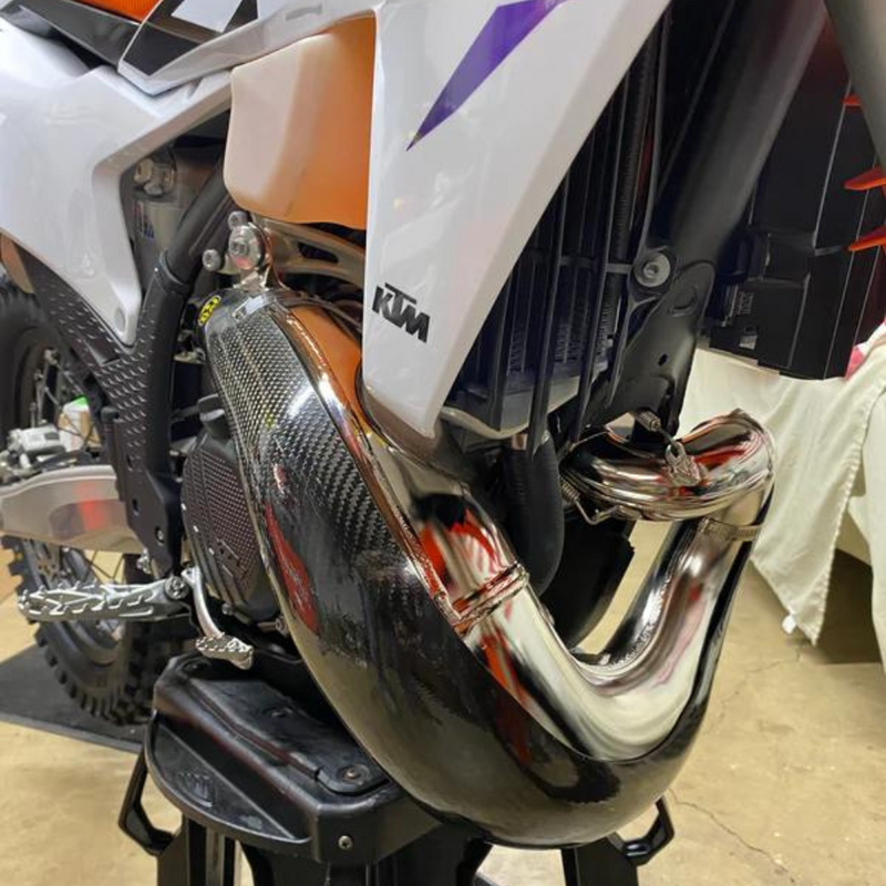 Protector de pipa de carbono Ktm-Husqvarna-Gasgas 250-300cc MAX COBERTURA  / 2024