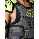 Detalle placa de pecho y hombrera de jofa Fox Raptor amarillo/gris