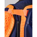 Detalle hombrera naranja y tela ventilada de jofa Fox Titan Sport Jacket azul/naranjo